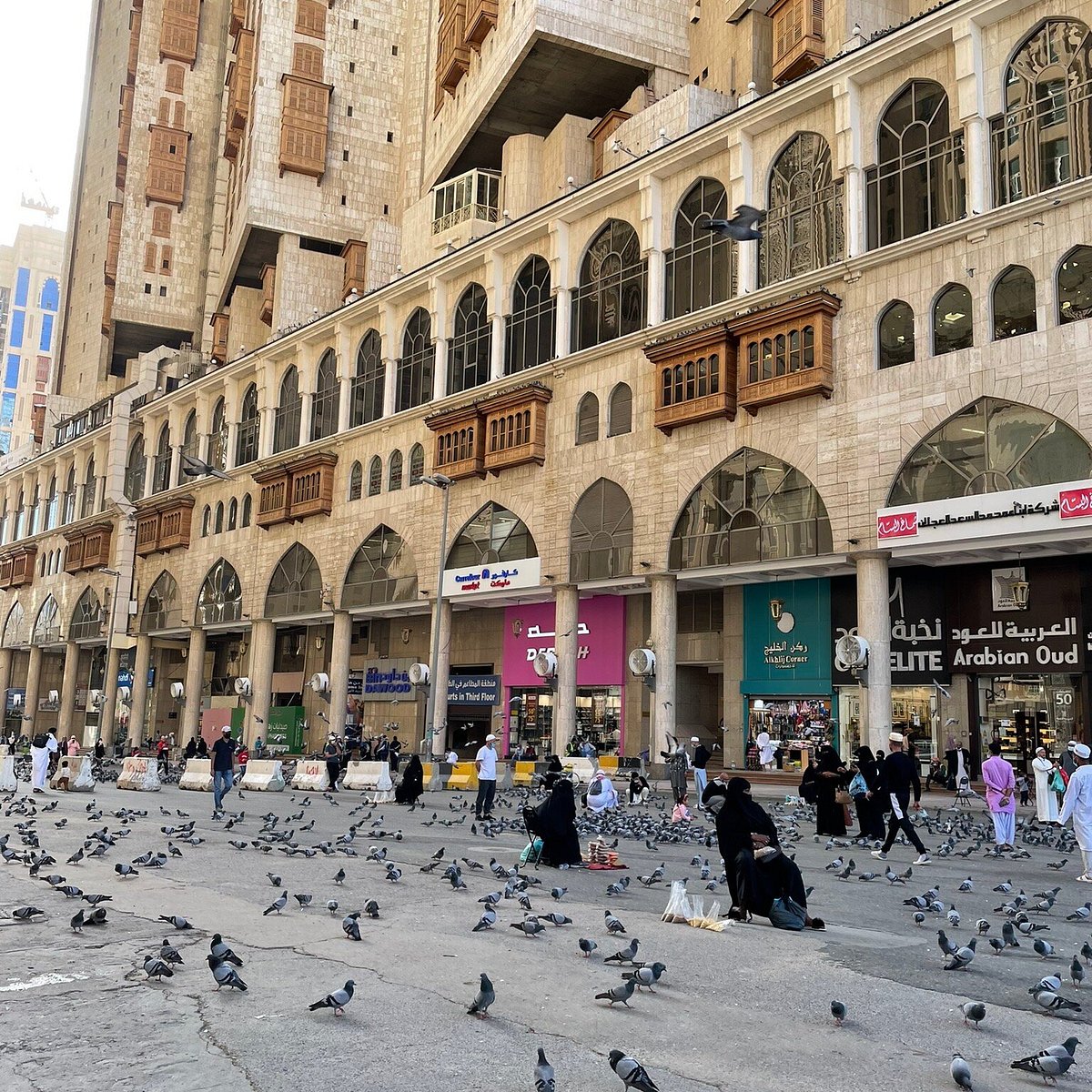 Distance from Al Safwah Royale Orchid to Haram