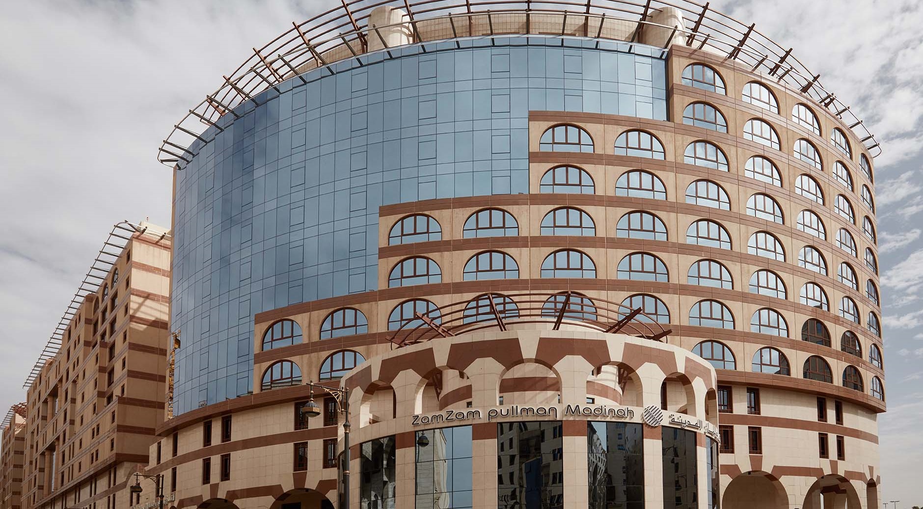 Distance from Pullman Zamzam Madinah to Masjid An Nabawi