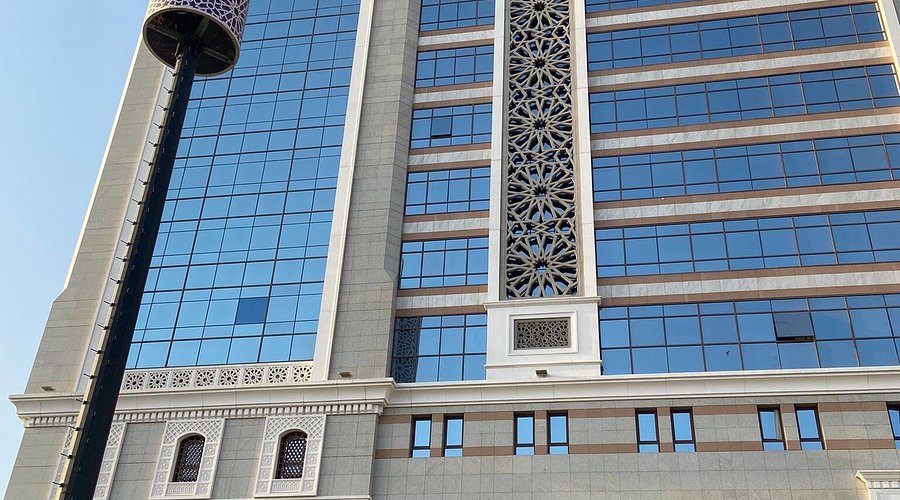 Emaar Royal Hotel Al Madina - Exterior view of premium hotel in Madinah near Haram