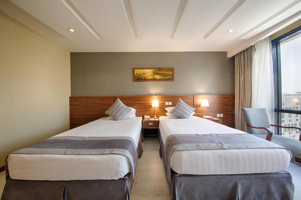 Al Safwah Royale Orchid - Luxury room interior with Haram view, premium Umrah accommodation facilities and amenities