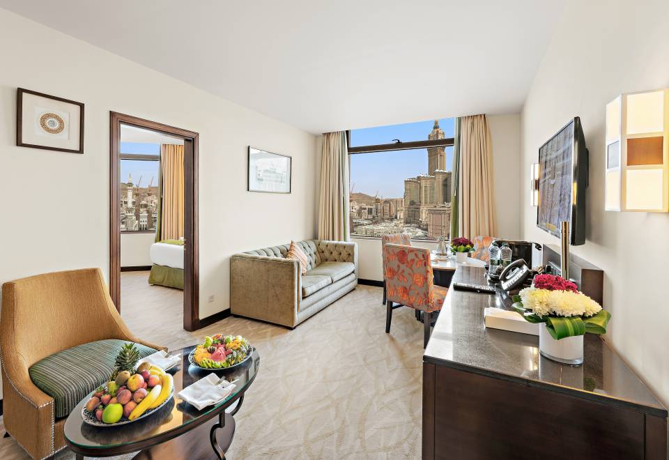 Anjum Hotel Makkah Gallery - Premium Accommodation Anjum Hotel Makkah - Luxury room interior with Haram view, premium Umrah accommodation facilities and amenities