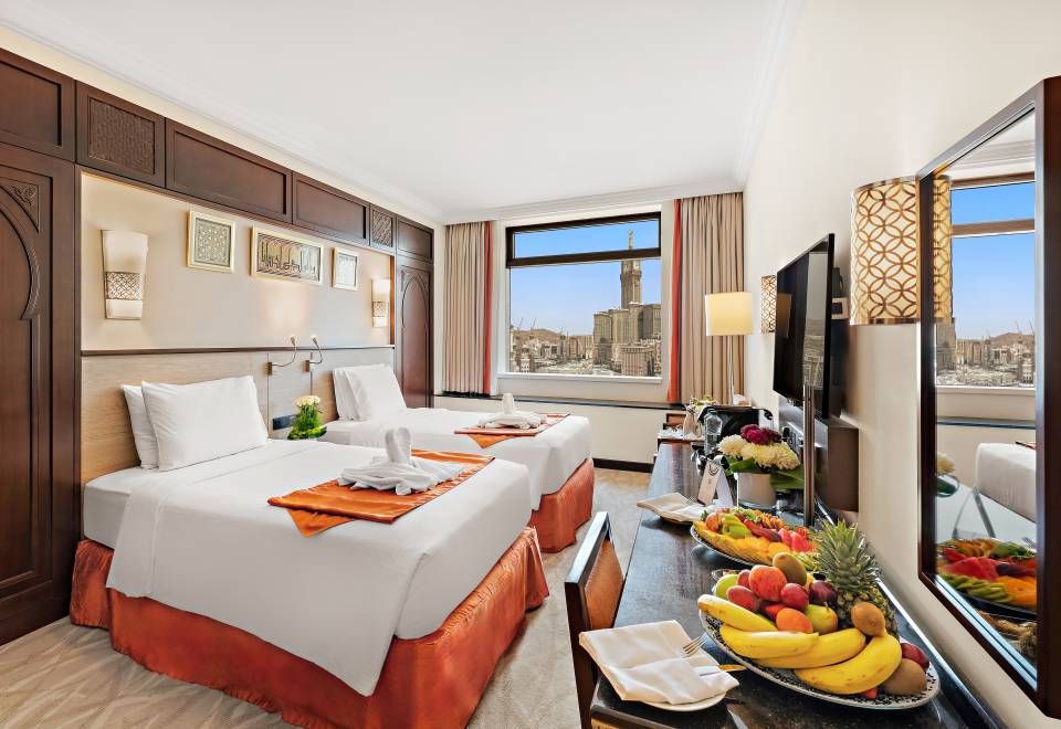 Anjum Hotel Makkah Gallery - Premium Accommodation Anjum Hotel Makkah - Luxury room interior with Haram view, premium Umrah accommodation facilities and amenities