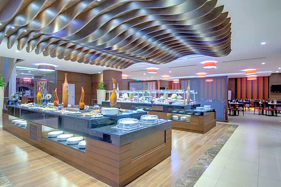 Crowne Plaza Madinah, an IHG Hotel - Deluxe hotel room interior near Masjid Nabawi, Islamic heritage accommodation amenities