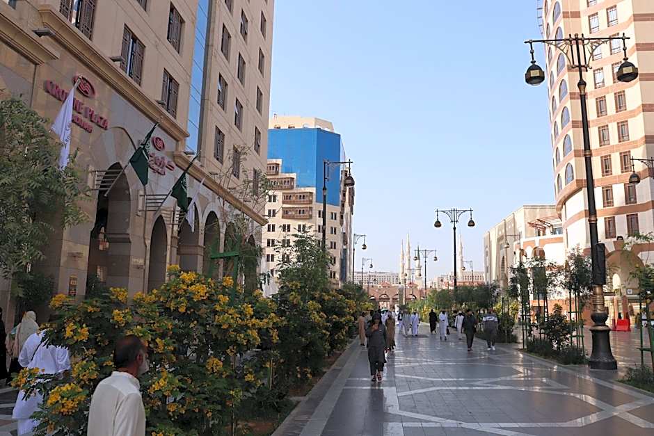 Crowne Plaza Madinah, an IHG Hotel - Deluxe hotel room interior near Masjid Nabawi, Islamic heritage accommodation amenities