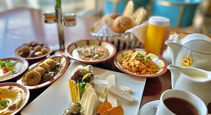 Sheraton Makkah Jabal Al Kaaba Hotel - Luxury room interior with Haram view, premium Umrah accommodation facilities and amenities