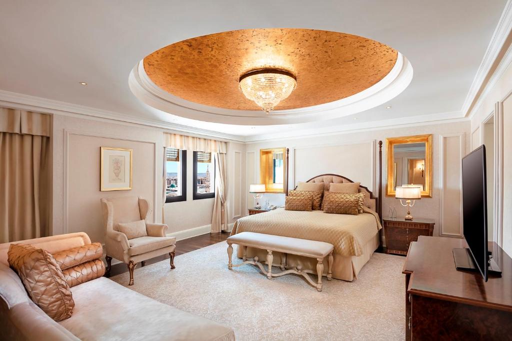 The Oberoi Madina - Deluxe hotel room interior near Masjid Nabawi, Islamic heritage accommodation amenities